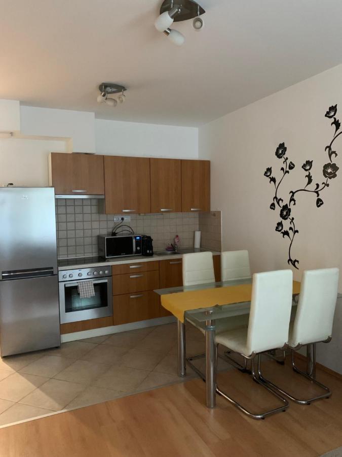 Corvin Fontana Apartment บูดาเปสต์ ภายนอก รูปภาพ